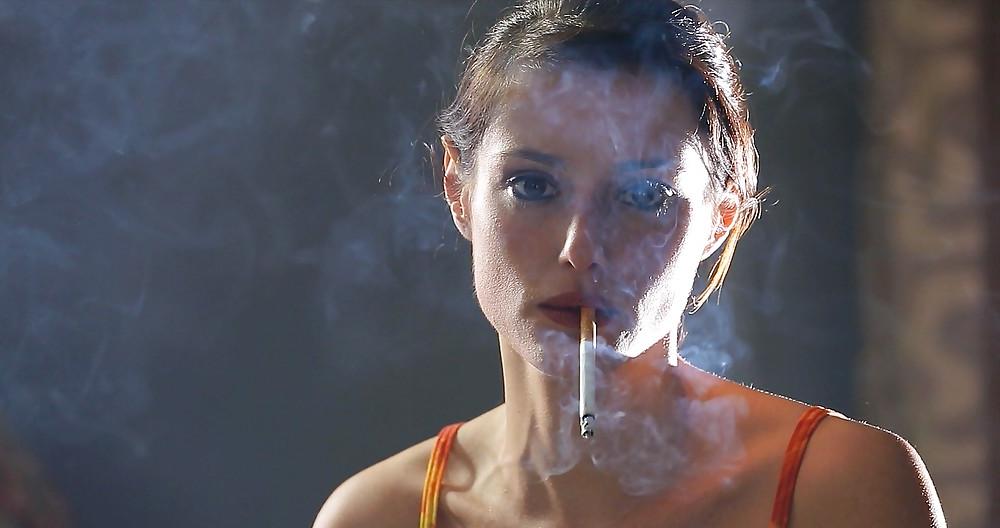 25P Glamour Smoking: Nuria