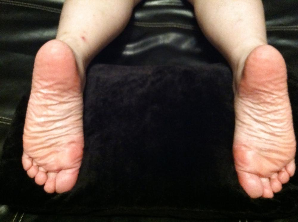 15P My wifes sexy smooth fat feet 