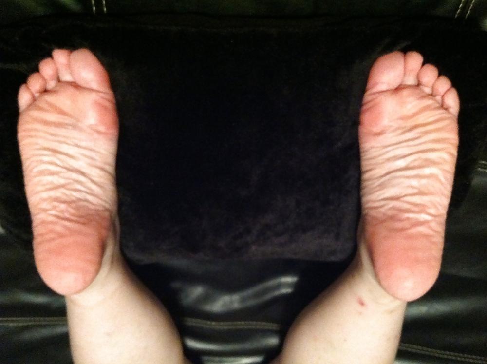 15P My wifes sexy smooth fat feet 