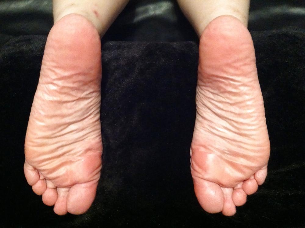 15P My wifes sexy smooth fat feet 