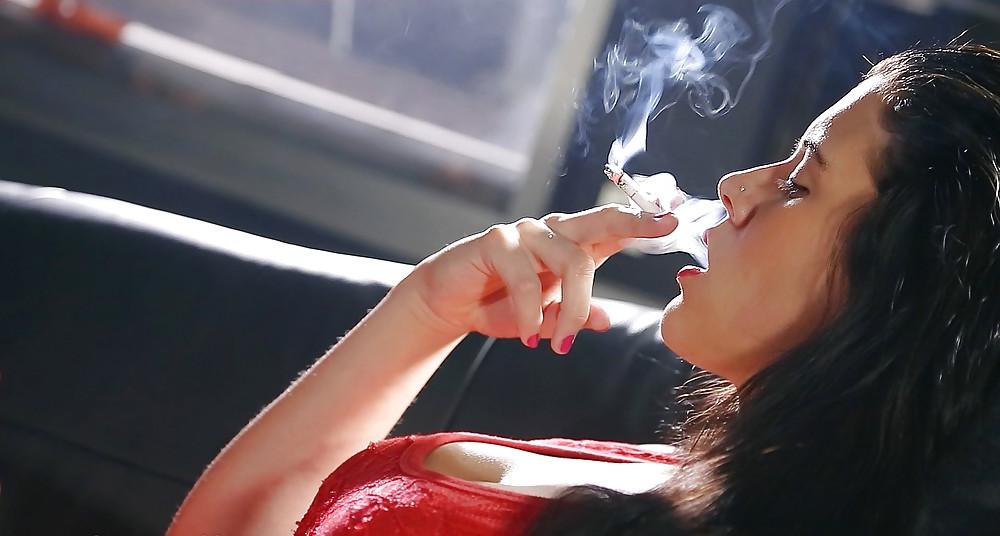 25P Glamour Smoking: Teresa