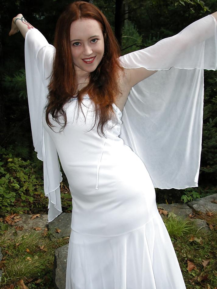 21P Curvy Redhead Robyn