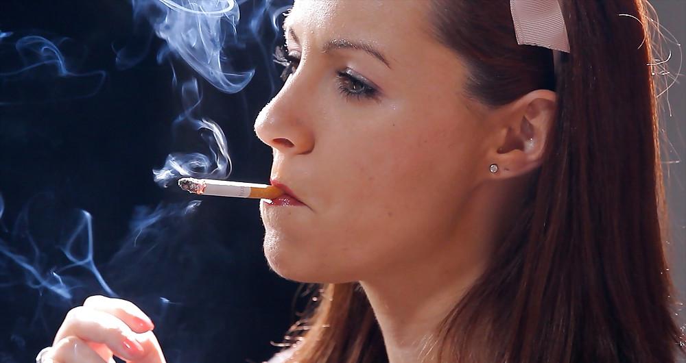 25P Glamour Smoking: Rebecca