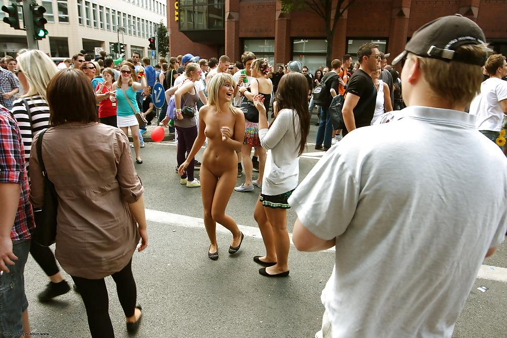24P Public display 107