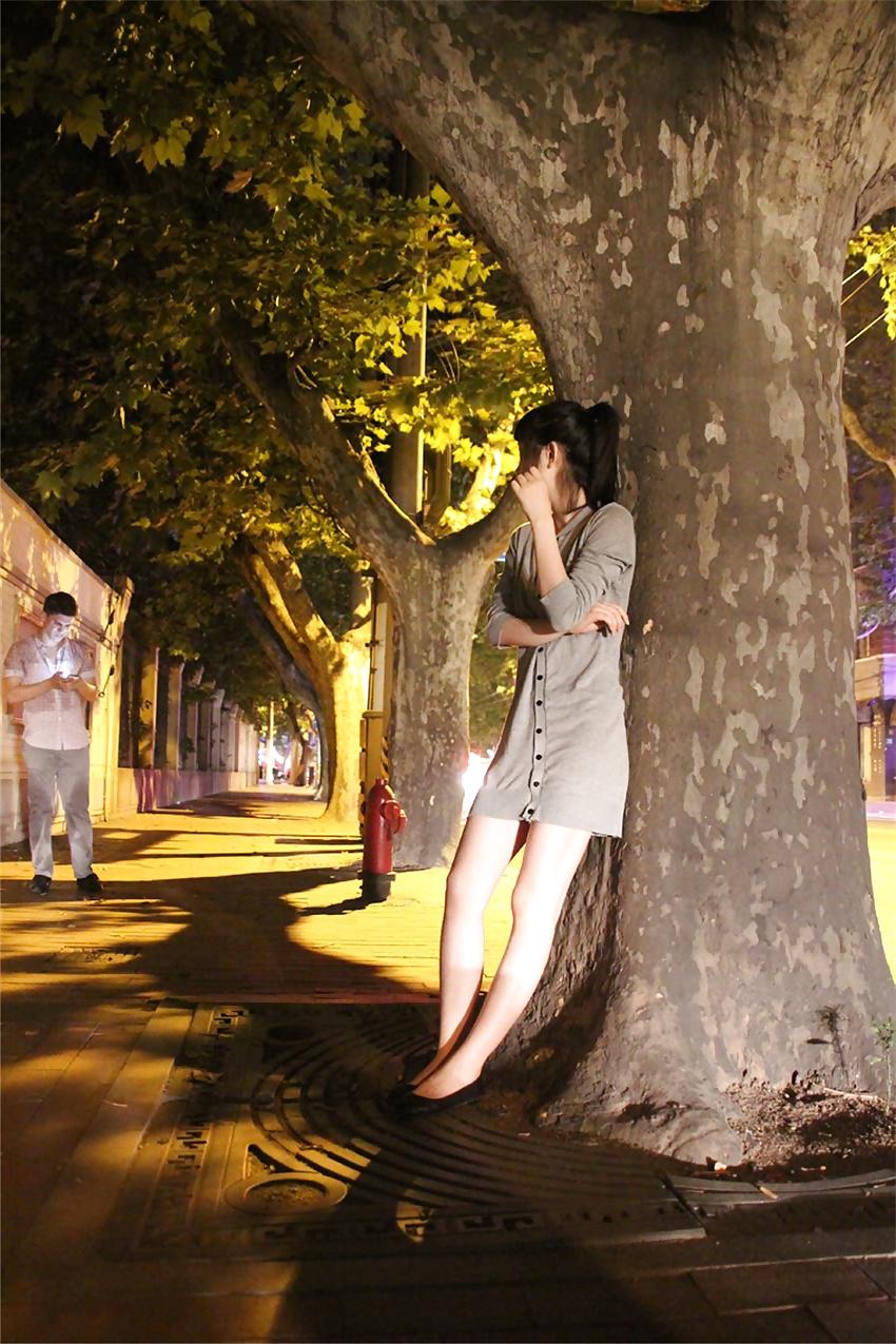 25P Chinese girl nude in public