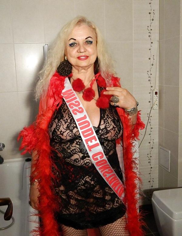 16P GRANDMOTHER IN THE BATHROOM