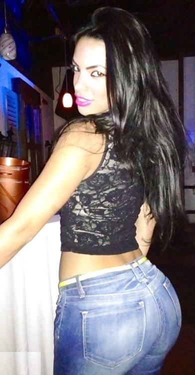 25P Girls in tight pants 6