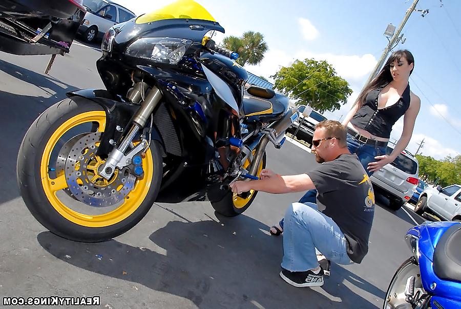 25P SEXY BIKE MILF LOVE TO RIDE BIG THINGS 