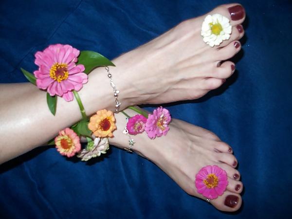 10P Lady Holly's Flowered Feet Of Fantasy