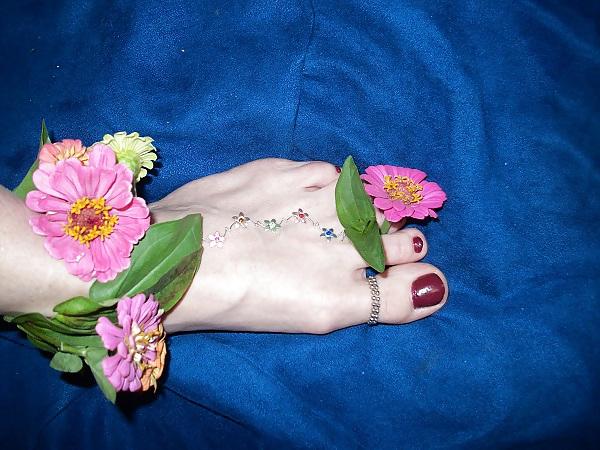 10P Lady Holly's Flowered Feet Of Fantasy