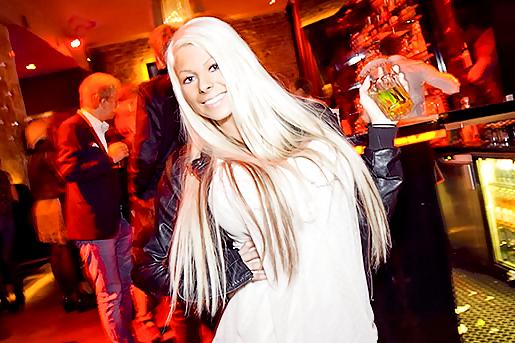 25P Tine Helene: Fake Tit Bimbo