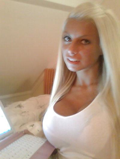 25P Tine Helene: Fake Tit Bimbo