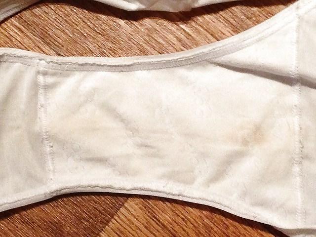 16P Wife in bathroom