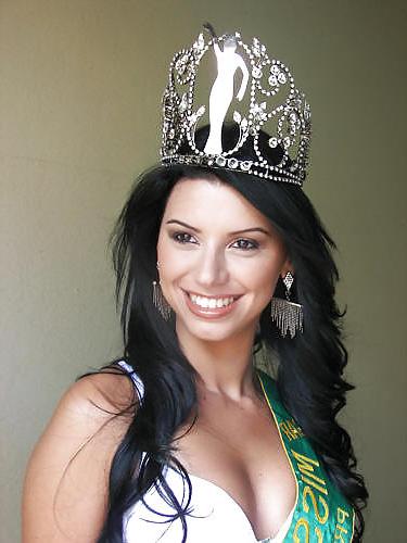 25P Hot Brazilian Brunette