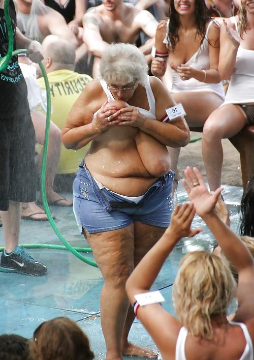 20P Mature women with saggy tits 14.