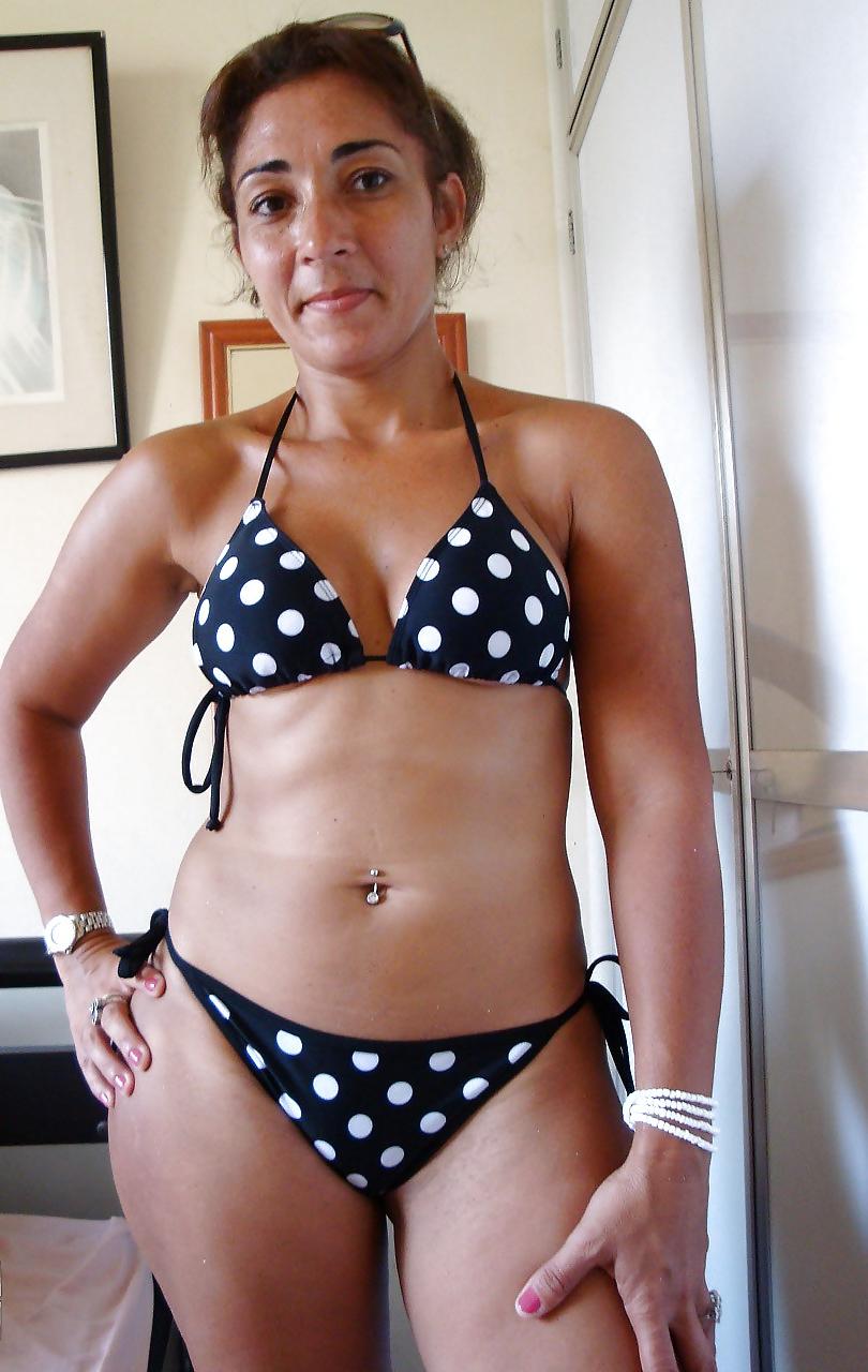 25P Brazilian Wife Gets A Facial