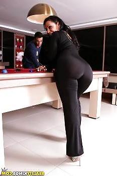 12P Sexy tight round ass in jeans