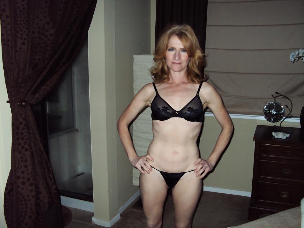 12P Milf loves to show off.