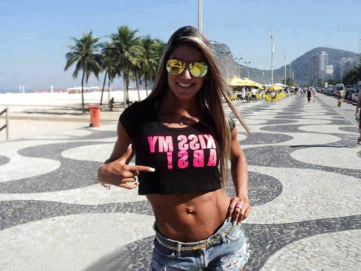 10P Brazilian Facebook Whore Lisa