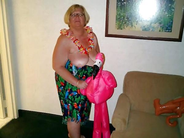 25P Fat women jiggle when you fuck'em