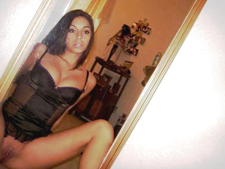 7P Spicy Chick Nude in Mirror