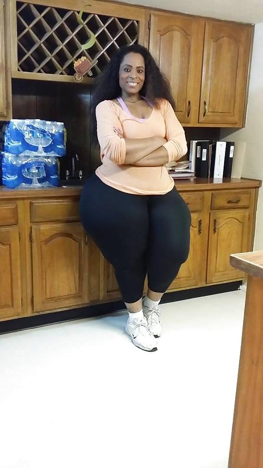 9P Thick Ass Mom
