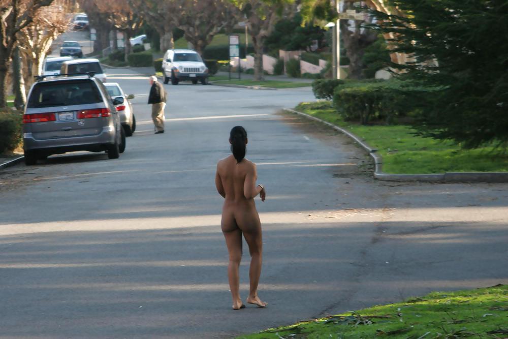 25P Public Nude Girls 15