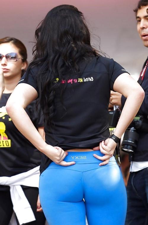 25P Girls in tight pants 3