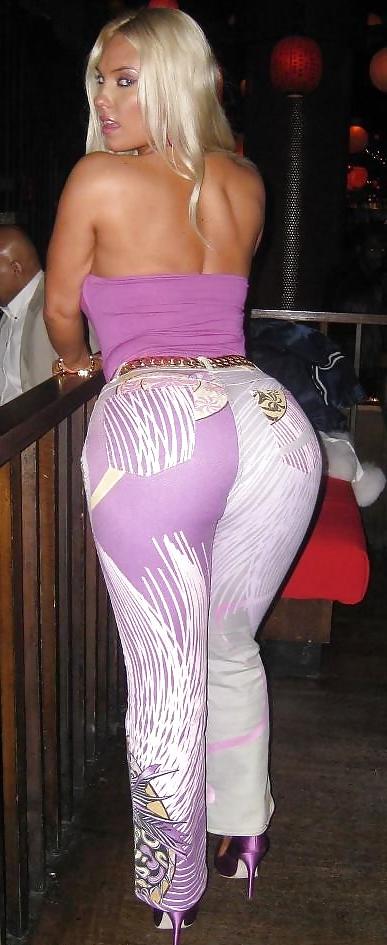 25P Girls in tight pants 3