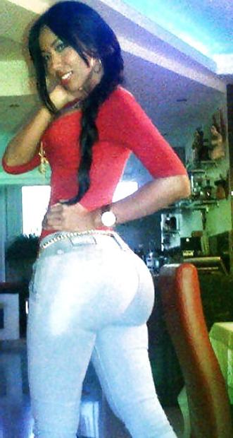 25P Girls in tight pants 3