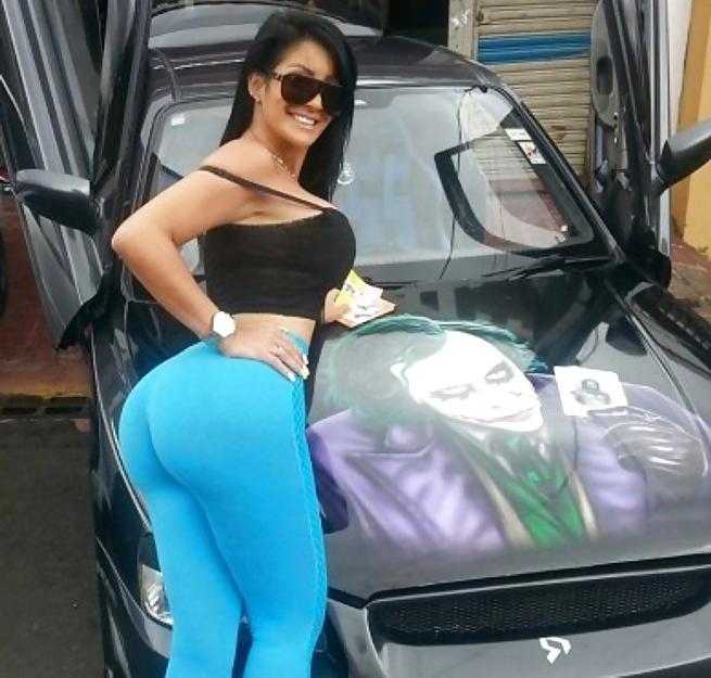 25P Girls in tight pants 3