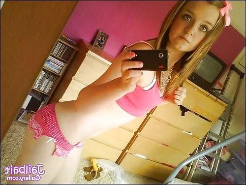 13P Sexy uk girl mirror