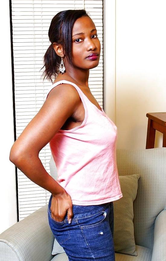 25P Sexy girls wearing jeans