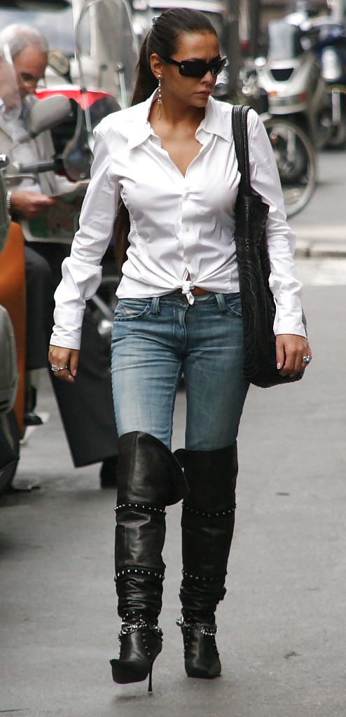 25P Queens in Jeans LLXXXXV