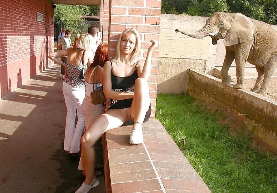 20P Public Nude 01
