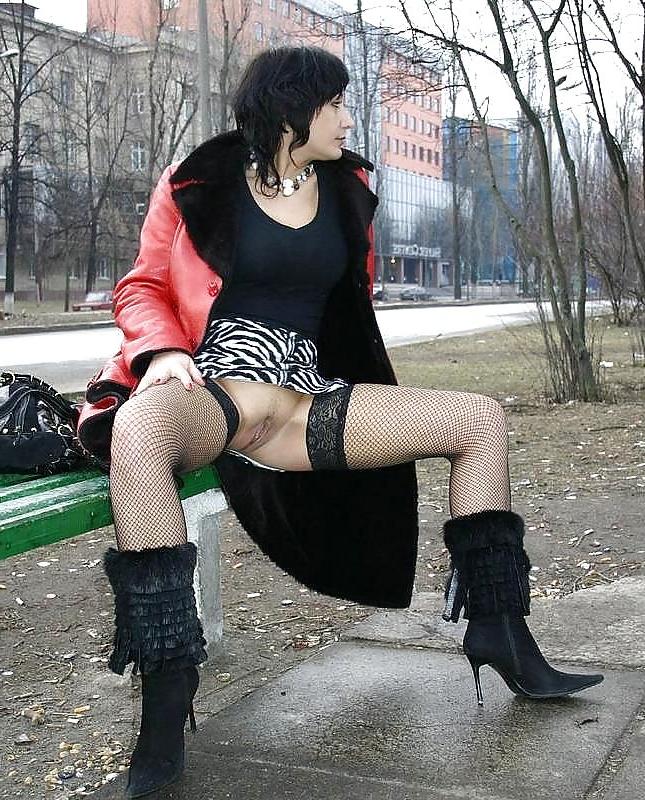 20P Public Nude 01