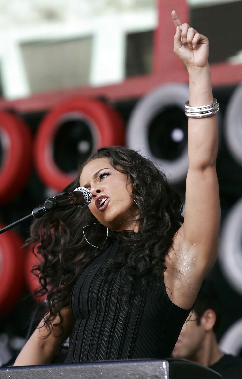 25P Celebrity armpit