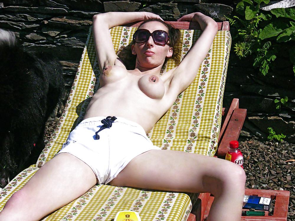 15P Tim59 sun bathing pussy escapes