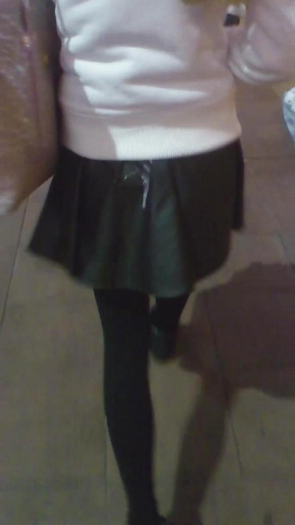 25P Chinese girls in public