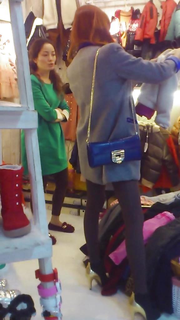 25P Chinese girls in public