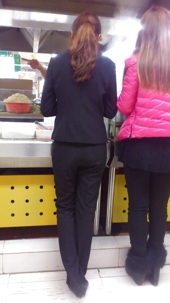 25P Chinese girls in public
