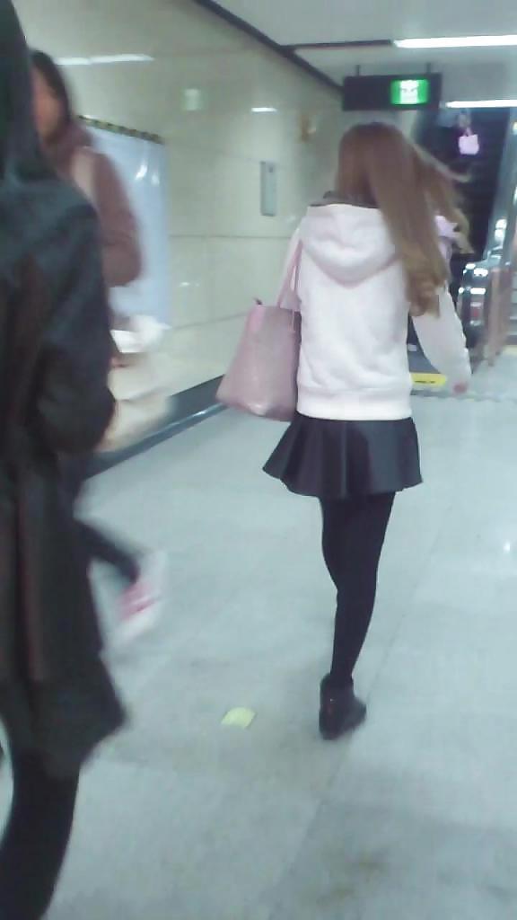 25P Chinese girls in public