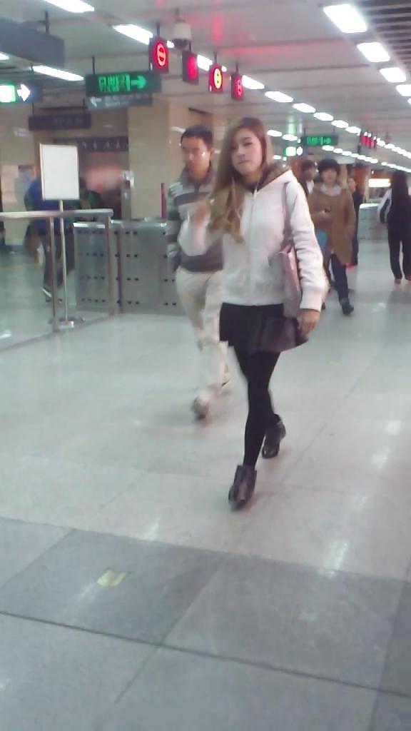 25P Chinese girls in public