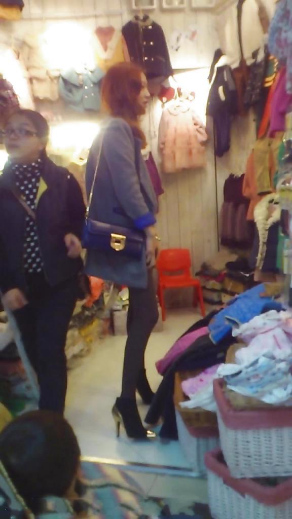 25P Chinese girls in public