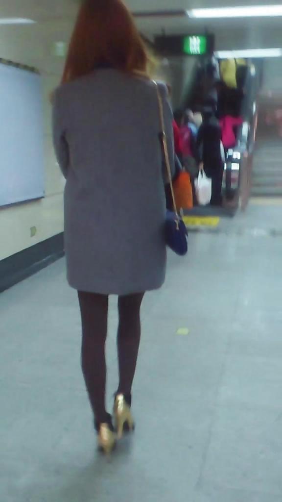 25P Chinese girls in public