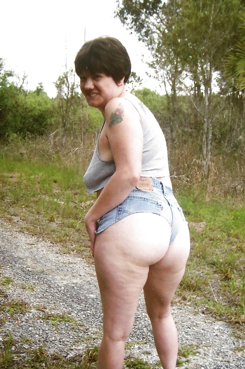25P White trash mature model