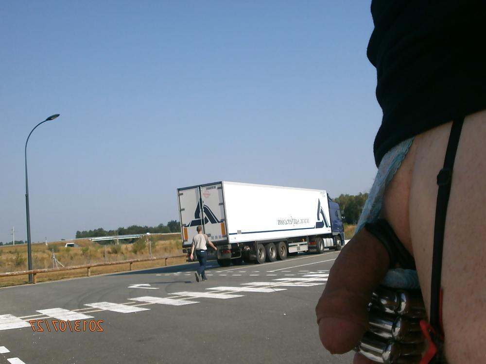 11P Exhib outdoor sexe public hanjob cum