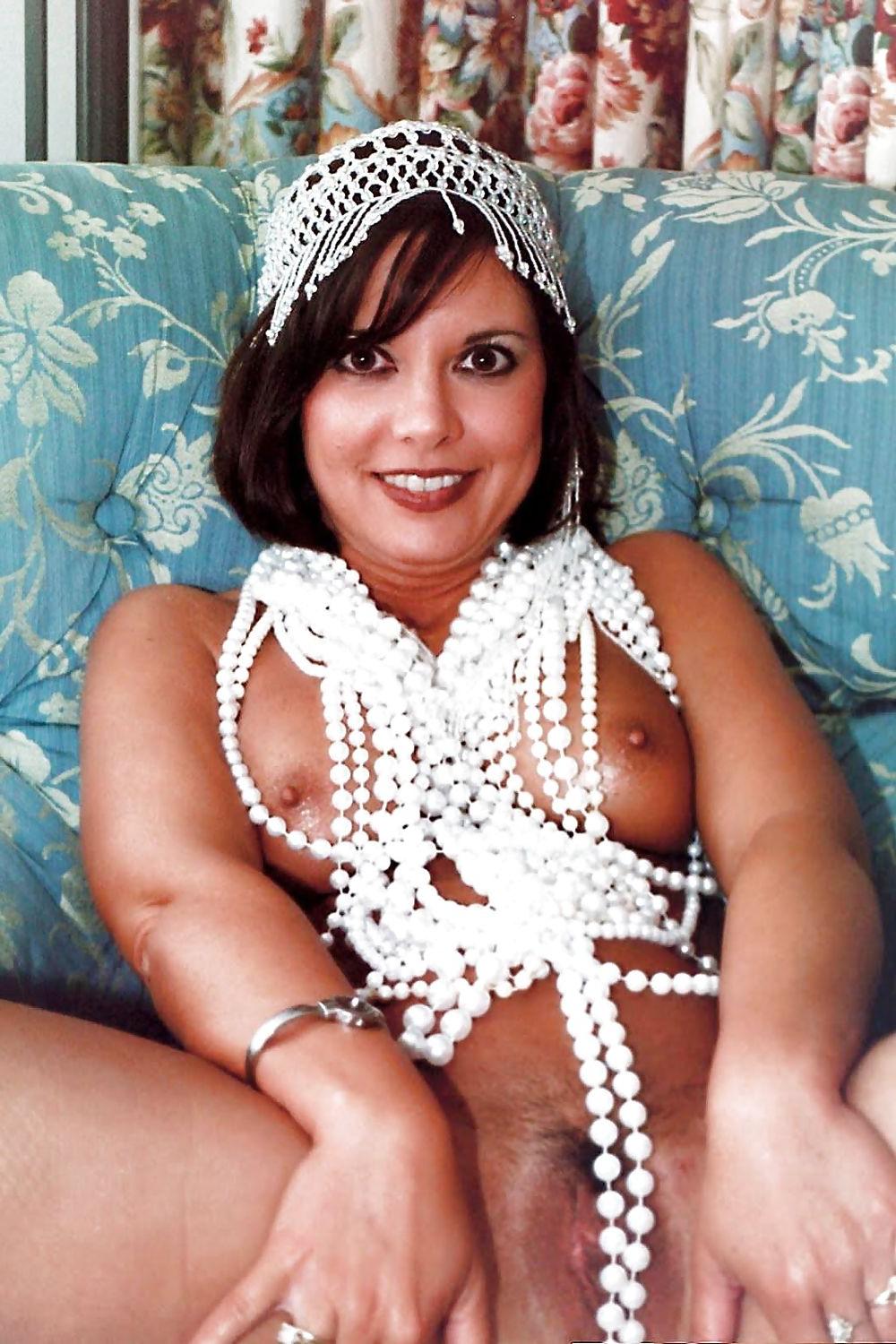 25P Short haired milf
