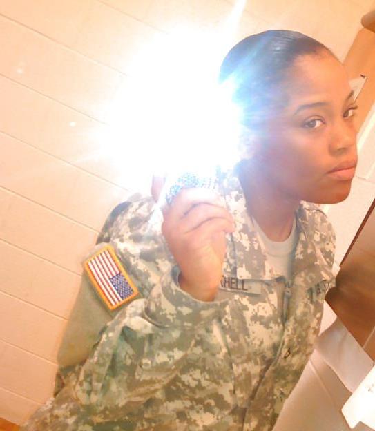 25P Hot Military Women
