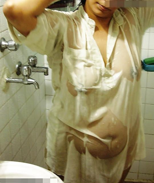 14P Dehradun housewife bathing